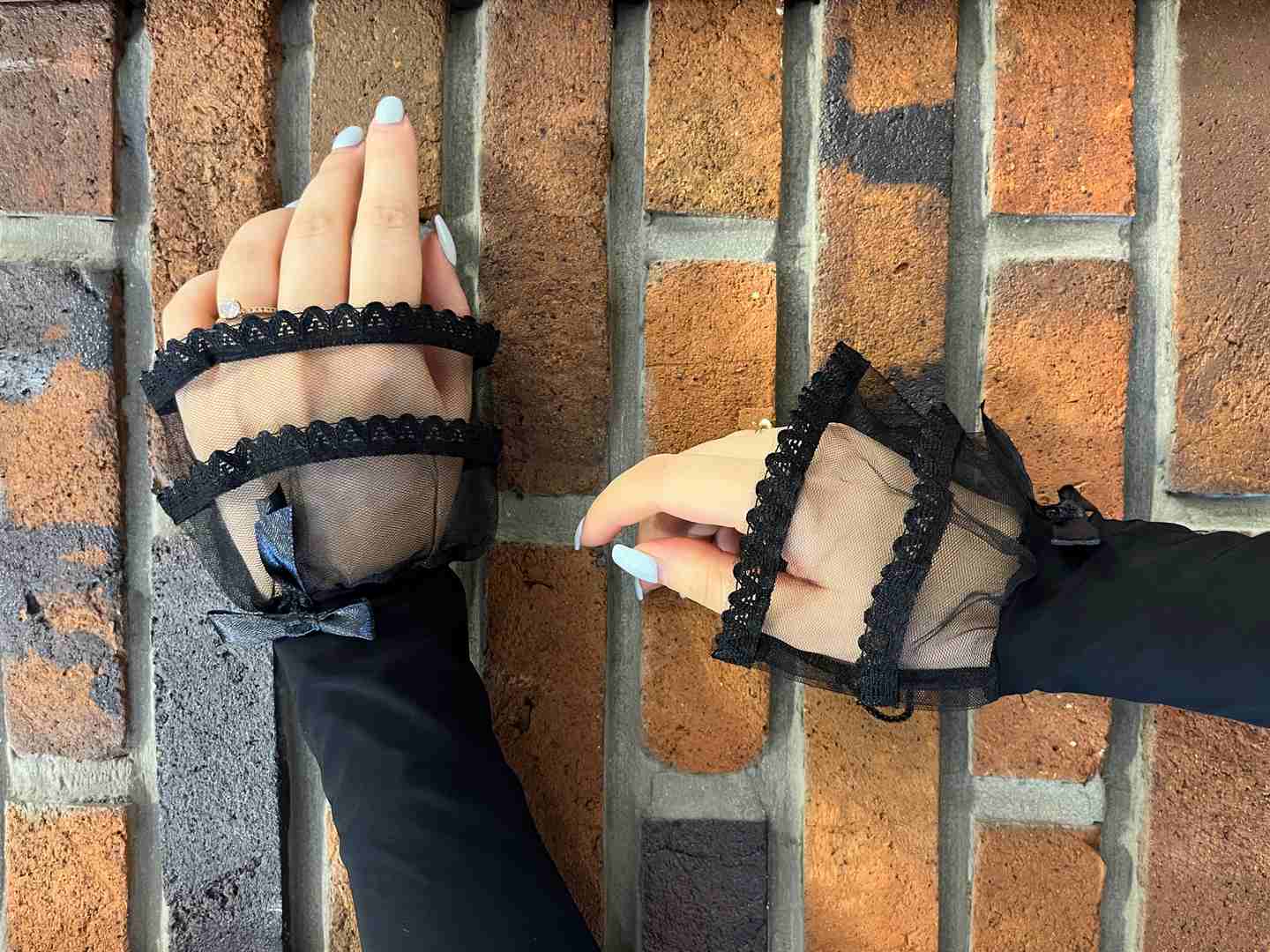 تصویر 1 از فروش عمده ساق دست توری مشکی | خریدی شیک، پرفروش و مقرون‌به‌صرفه